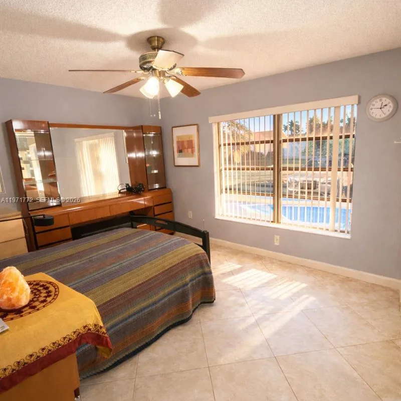 11827 NW 39th St, Sunrise FL 33323