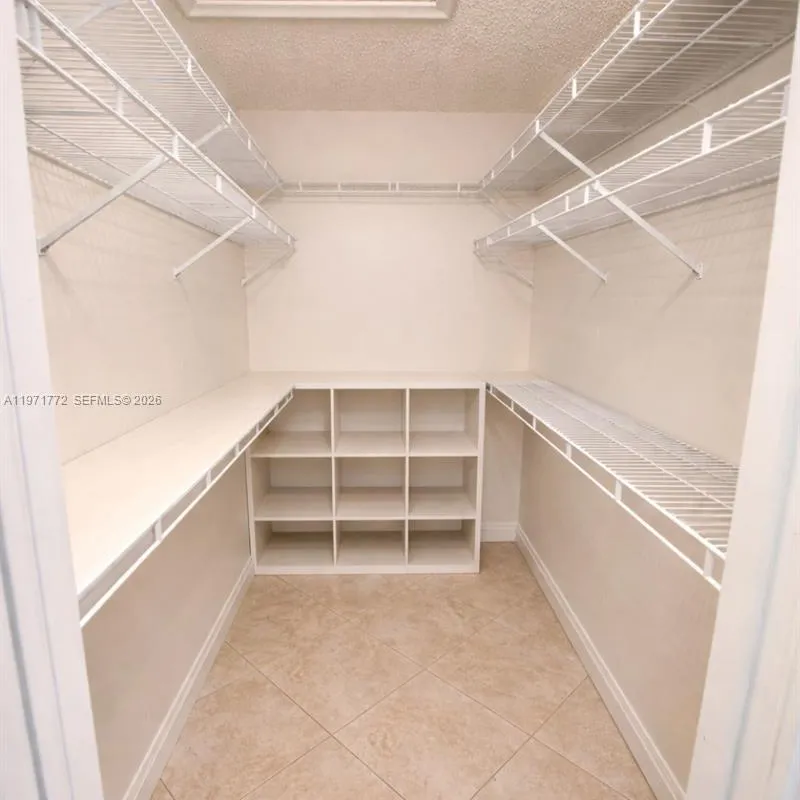 11827 NW 39th St, Sunrise FL 33323