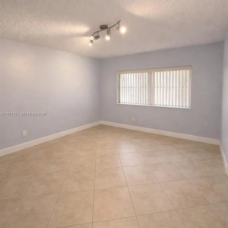 11827 NW 39th St, Sunrise FL 33323