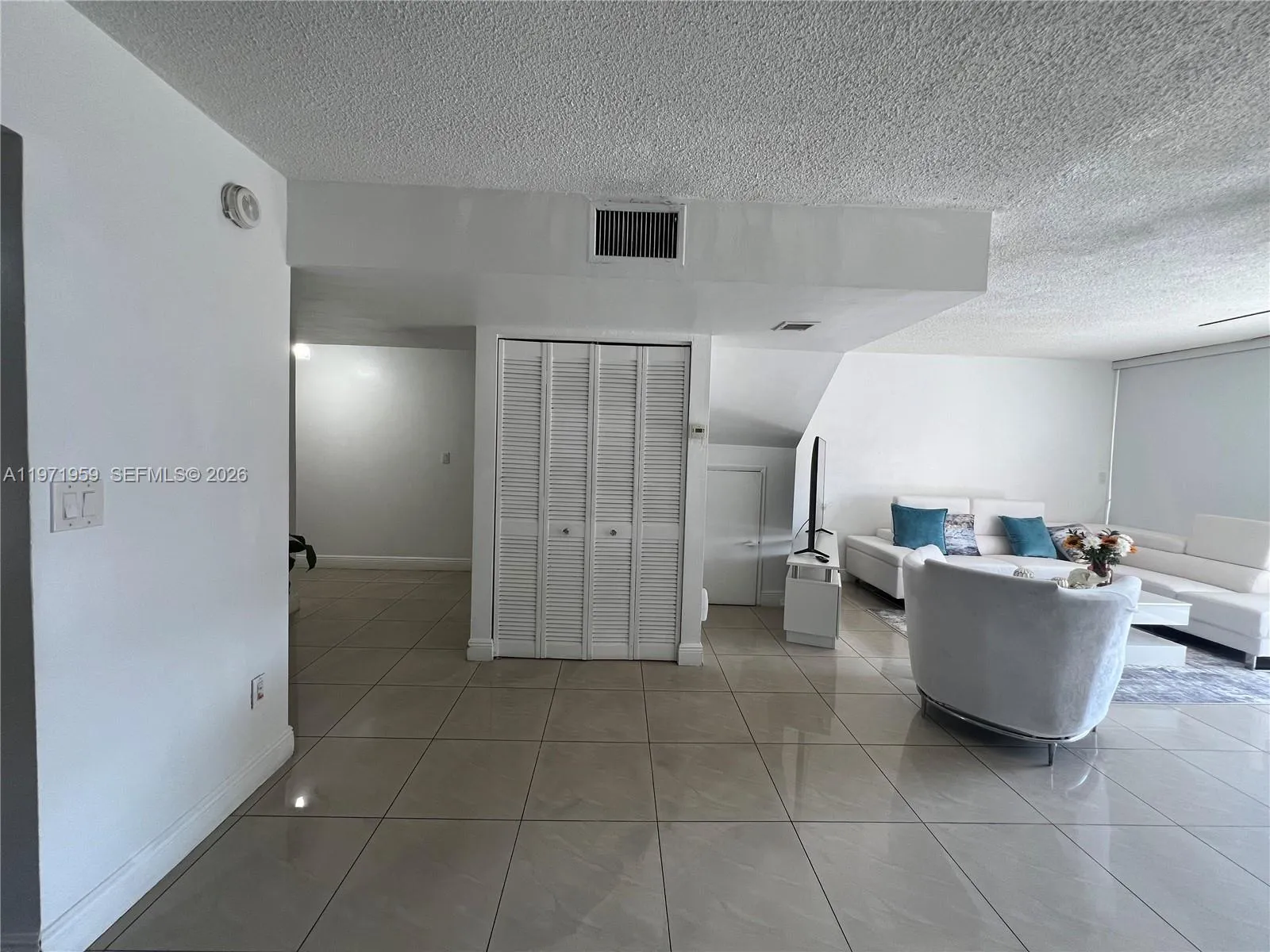 9240 Fontainebleau Blvd # 207, Miami FL 33172