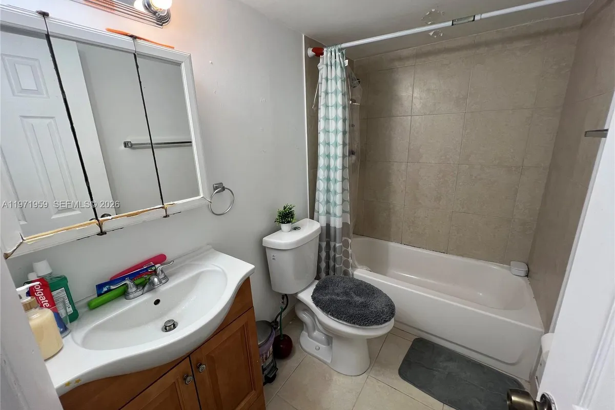 9240 Fontainebleau Blvd # 207, Miami FL 33172