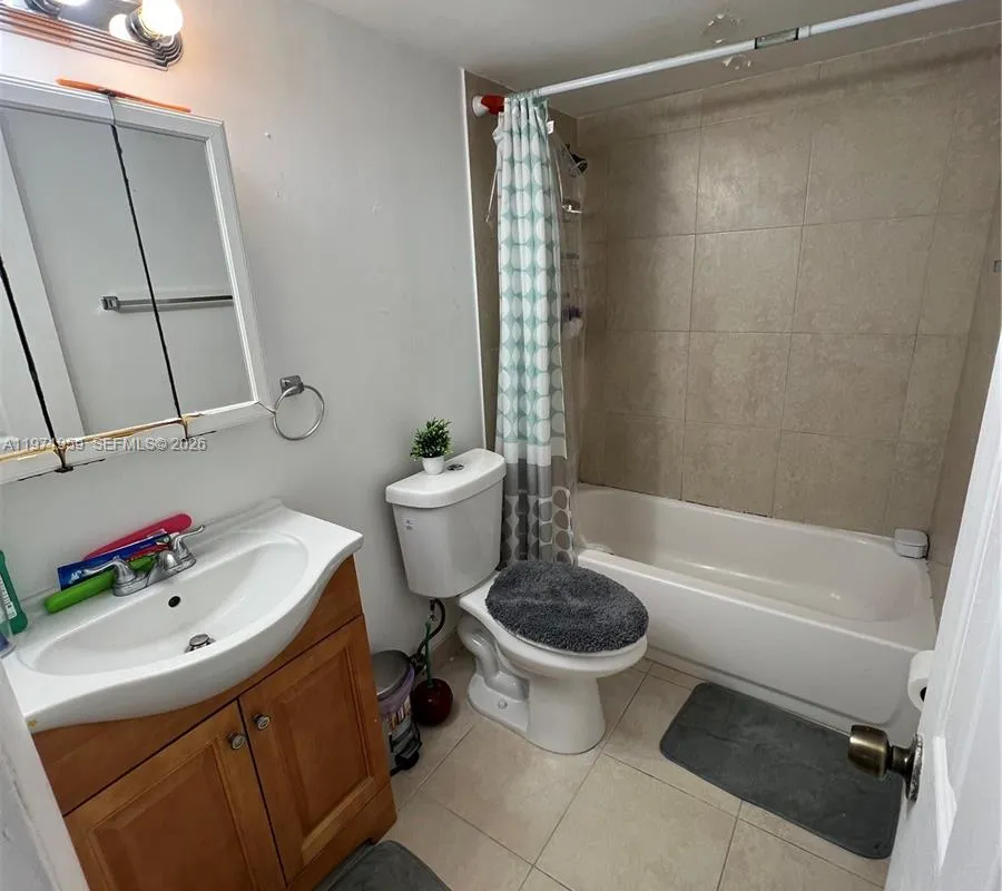 9240 Fontainebleau Blvd # 207, Miami FL 33172