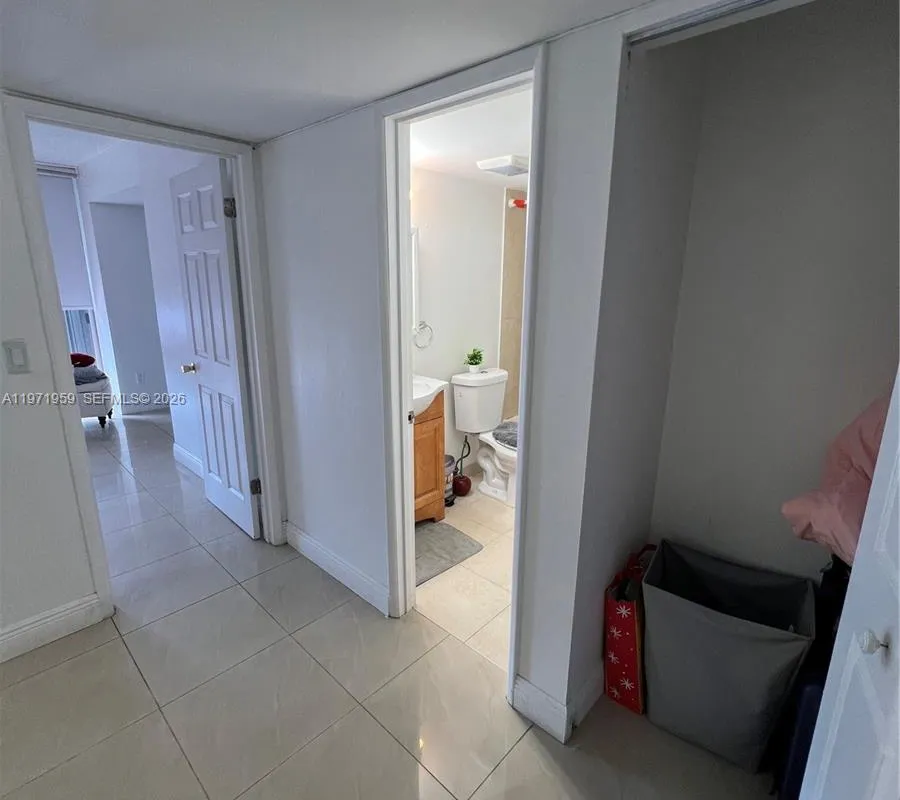 9240 Fontainebleau Blvd # 207, Miami FL 33172