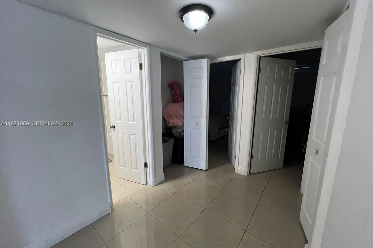 9240 Fontainebleau Blvd # 207, Miami FL 33172