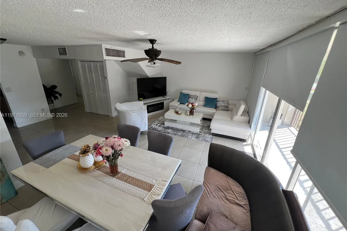 9240 Fontainebleau Blvd # 207, Miami FL 33172