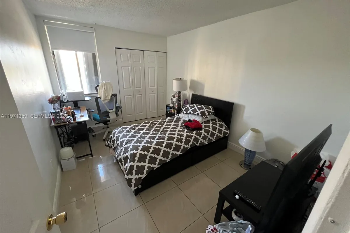 9240 Fontainebleau Blvd # 207, Miami FL 33172