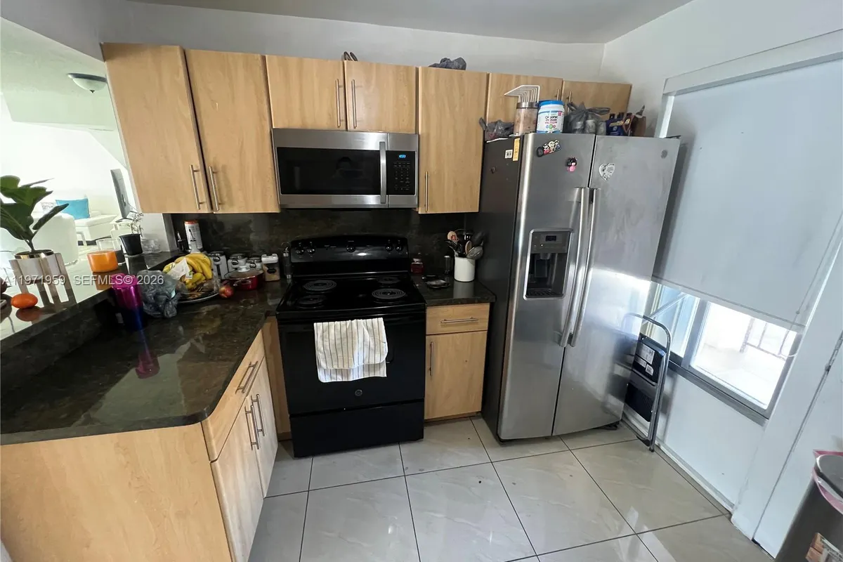 9240 Fontainebleau Blvd # 207, Miami FL 33172