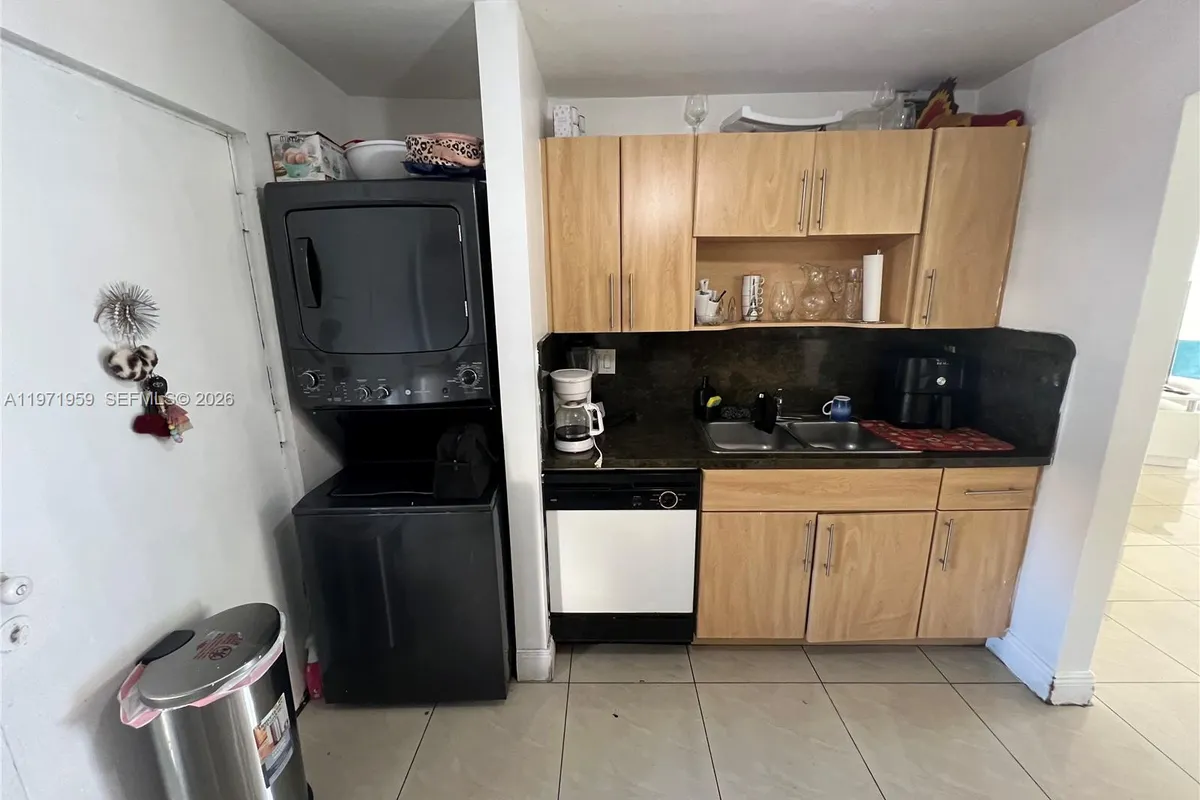 9240 Fontainebleau Blvd # 207, Miami FL 33172