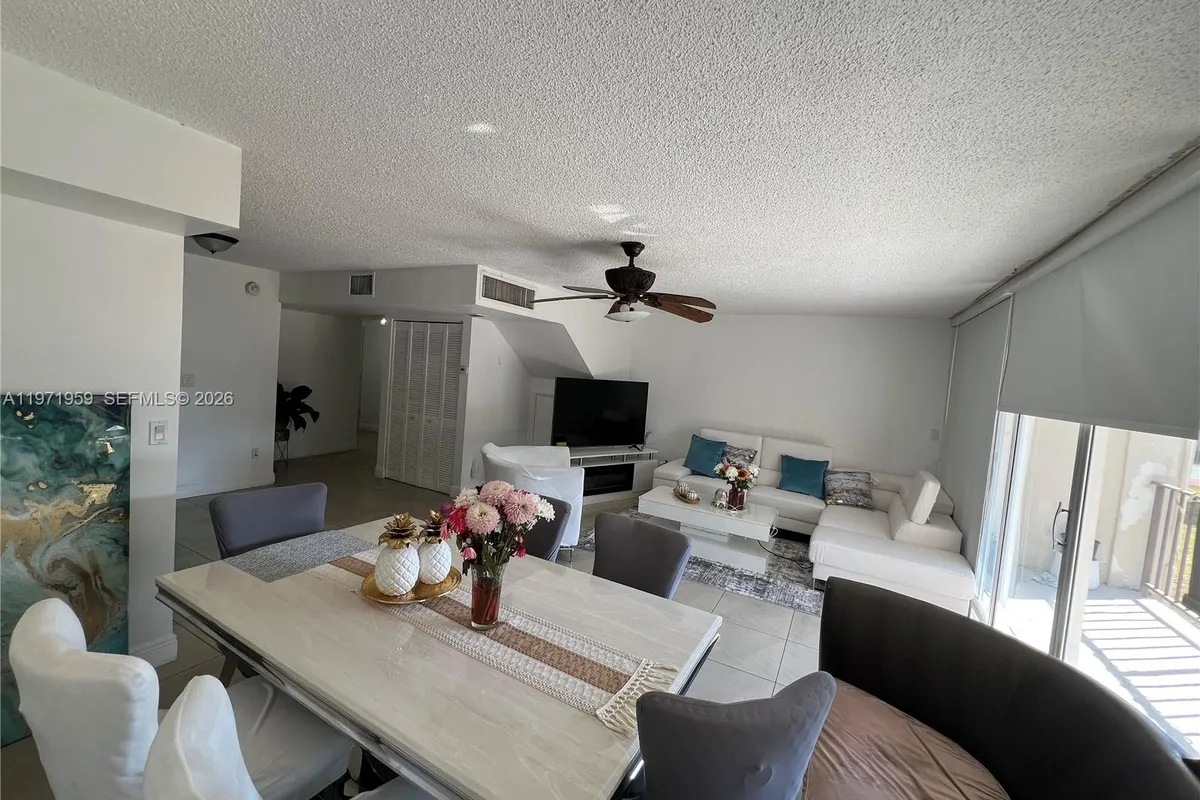 9240 Fontainebleau Blvd # 207, Miami FL 33172