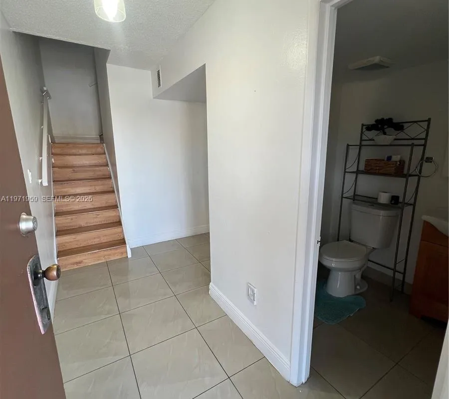 9240 Fontainebleau Blvd # 207, Miami FL 33172