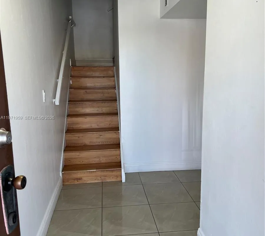 9240 Fontainebleau Blvd # 207, Miami FL 33172