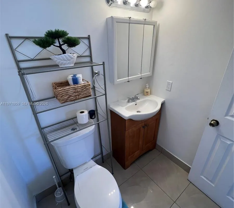 9240 Fontainebleau Blvd # 207, Miami FL 33172