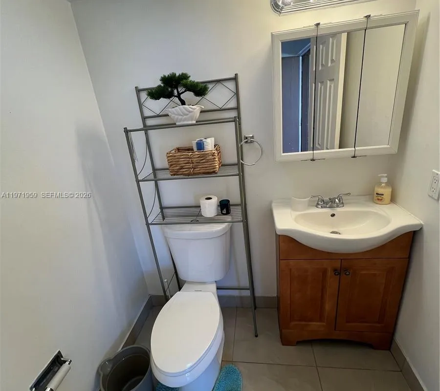 9240 Fontainebleau Blvd # 207, Miami FL 33172