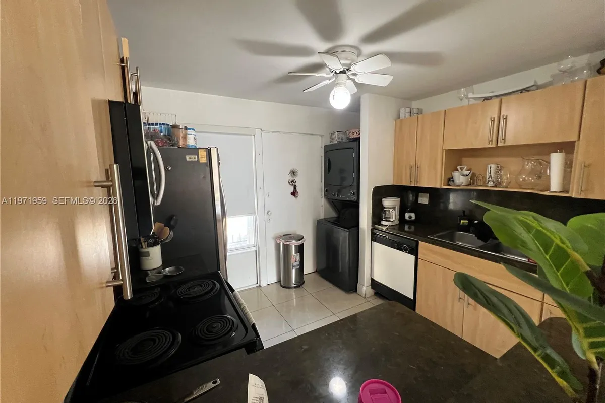 9240 Fontainebleau Blvd # 207, Miami FL 33172