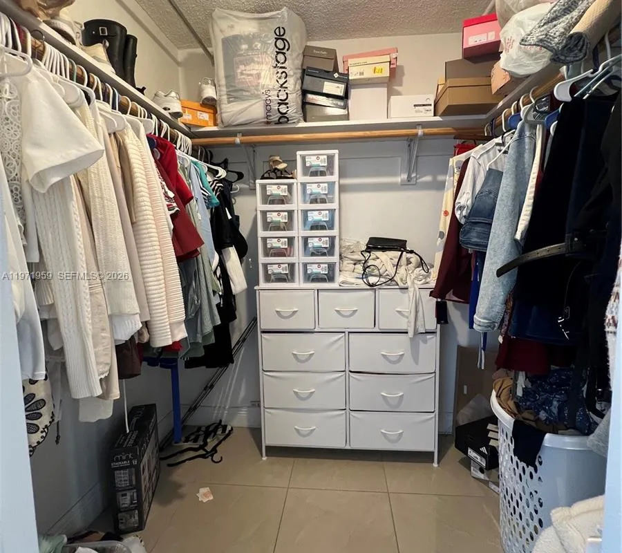 9240 Fontainebleau Blvd # 207, Miami FL 33172