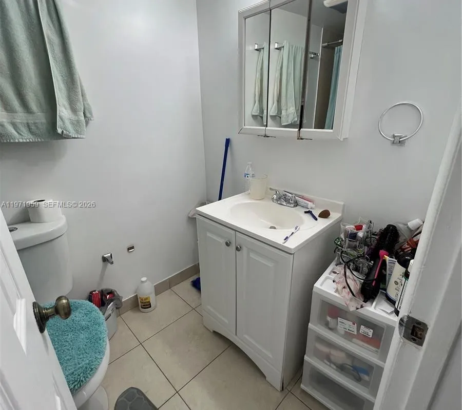 9240 Fontainebleau Blvd # 207, Miami FL 33172