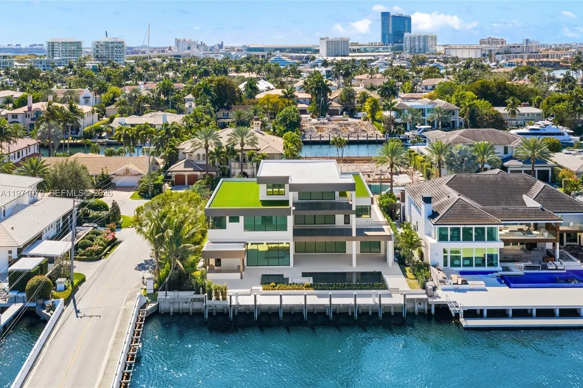 23 Isla Bahia Dr, Fort Lauderdale FL 33316