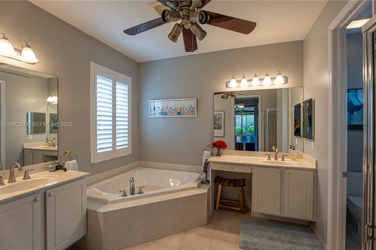 6918 SE Sleepy Hollow Ln, Stuart FL 34997