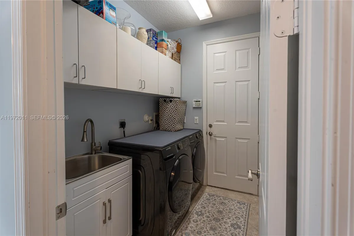 6918 SE Sleepy Hollow Ln, Stuart FL 34997