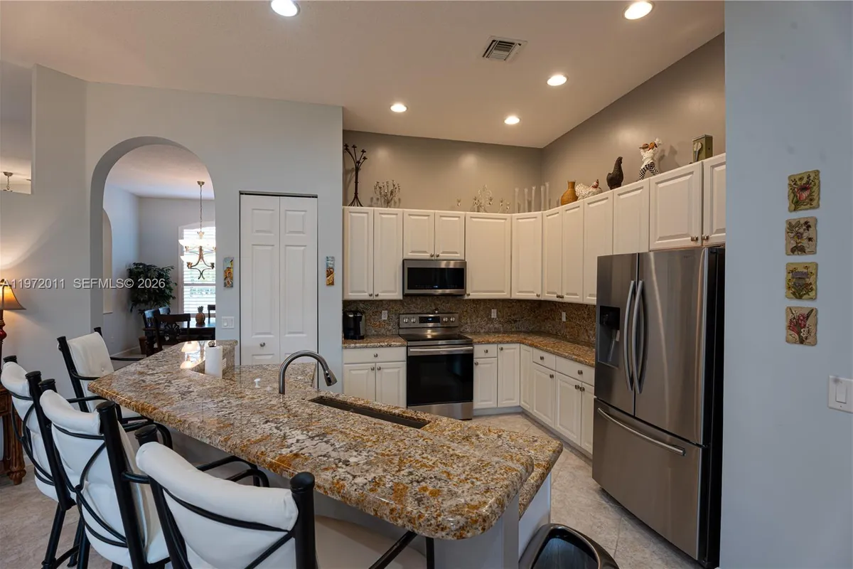 6918 SE Sleepy Hollow Ln, Stuart FL 34997