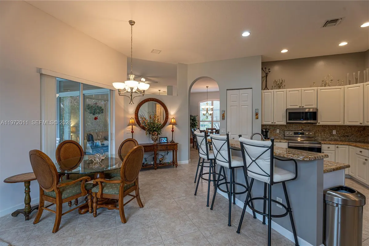 6918 SE Sleepy Hollow Ln, Stuart FL 34997