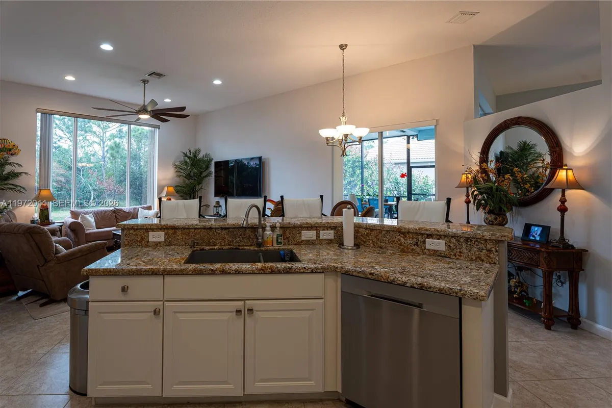 6918 SE Sleepy Hollow Ln, Stuart FL 34997