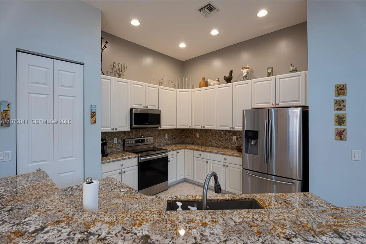 6918 SE Sleepy Hollow Ln, Stuart FL 34997