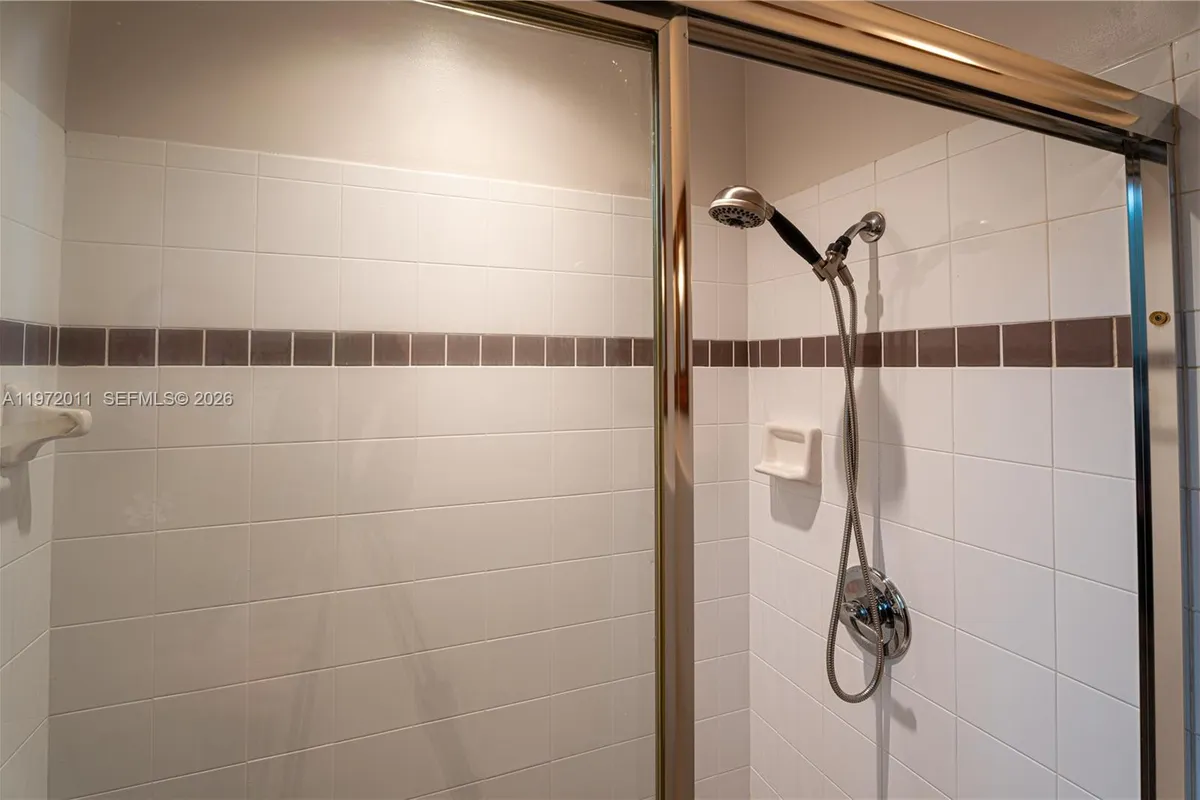 6918 SE Sleepy Hollow Ln, Stuart FL 34997