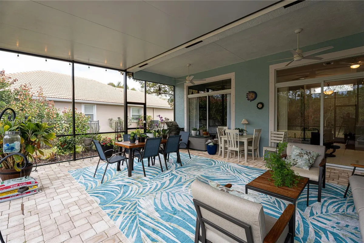 6918 SE Sleepy Hollow Ln, Stuart FL 34997