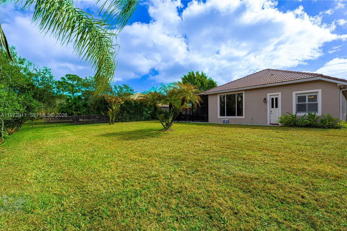 6918 SE Sleepy Hollow Ln, Stuart FL 34997