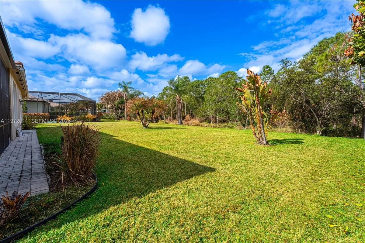 6918 SE Sleepy Hollow Ln, Stuart FL 34997