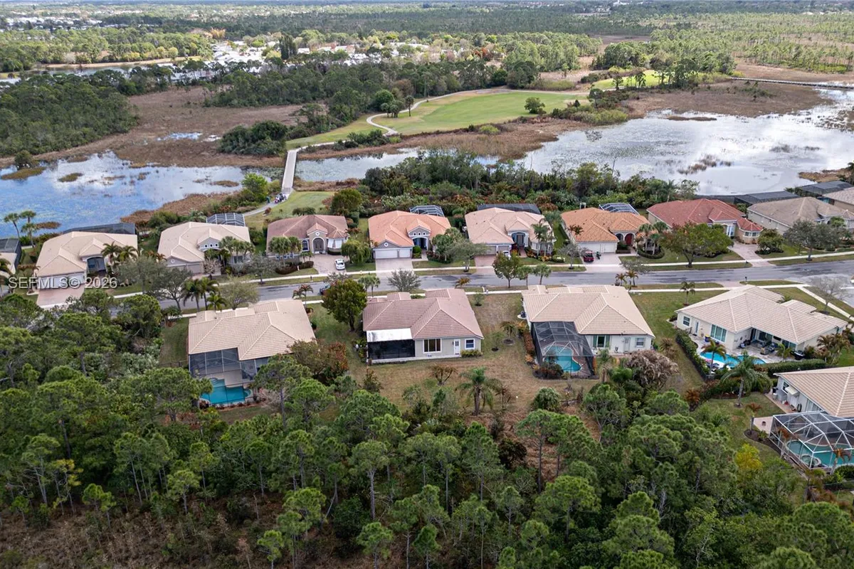 6918 SE Sleepy Hollow Ln, Stuart FL 34997