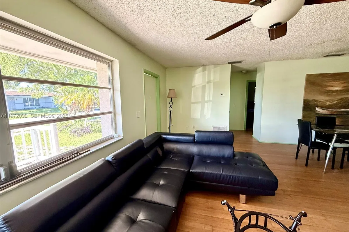 11460 NW 37th St, Sunrise FL 33323