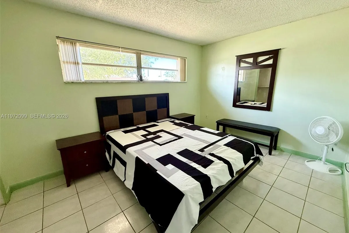 11460 NW 37th St, Sunrise FL 33323