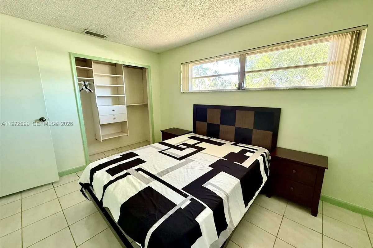 11460 NW 37th St, Sunrise FL 33323