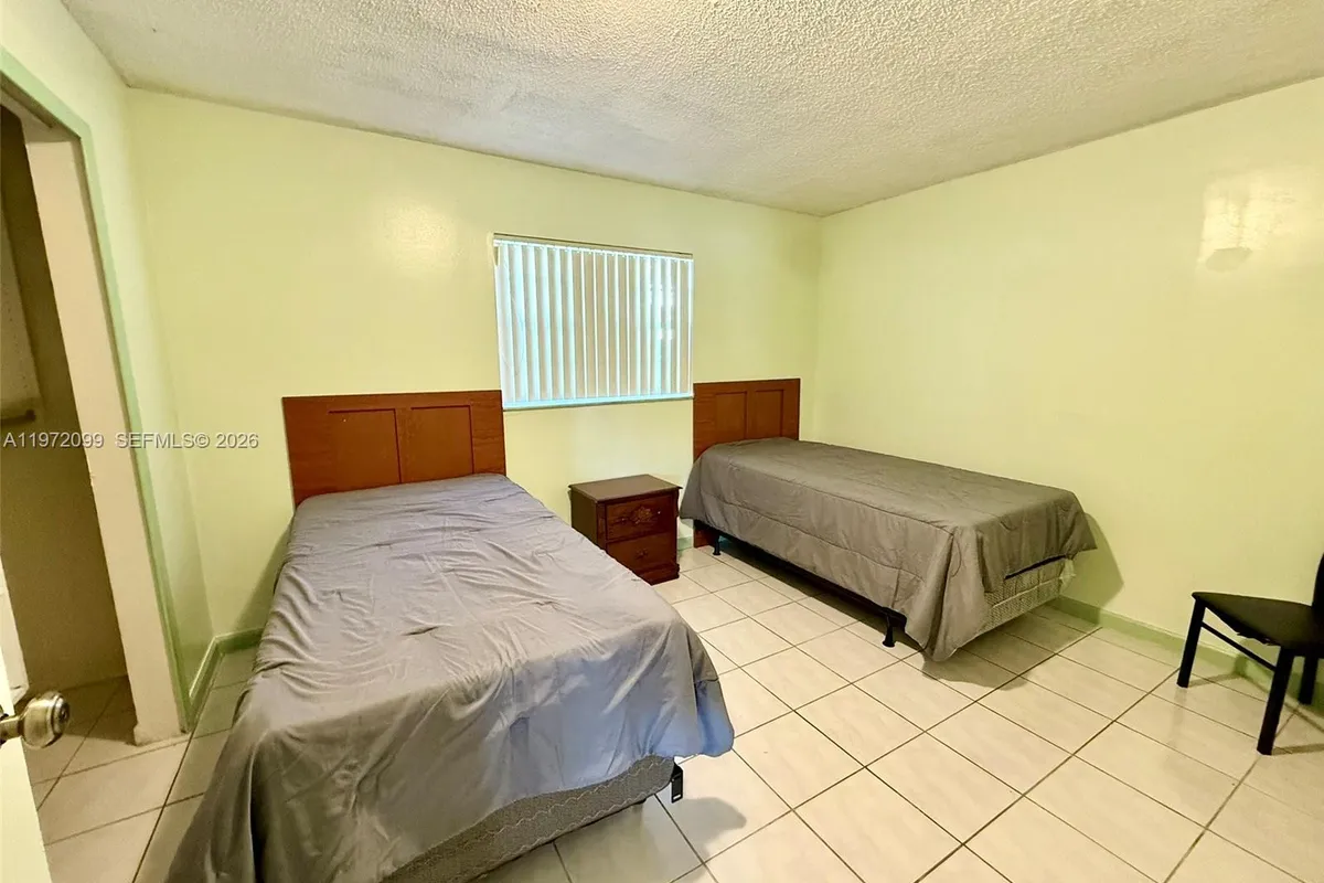 11460 NW 37th St, Sunrise FL 33323