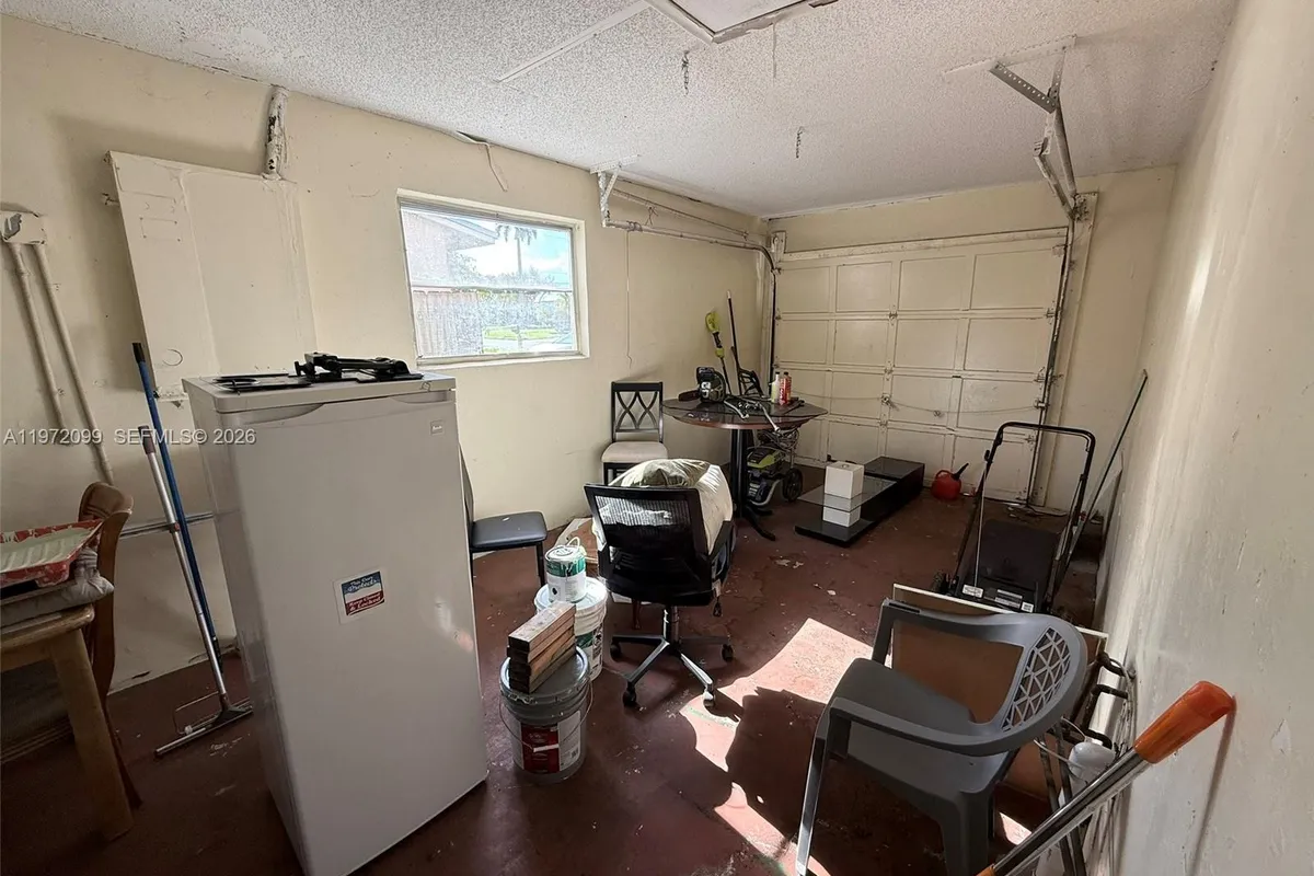 11460 NW 37th St, Sunrise FL 33323