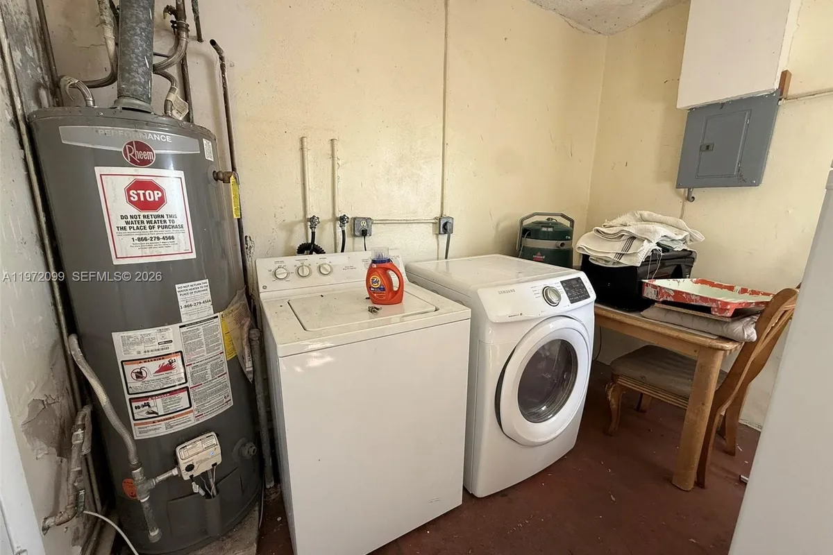 11460 NW 37th St, Sunrise FL 33323