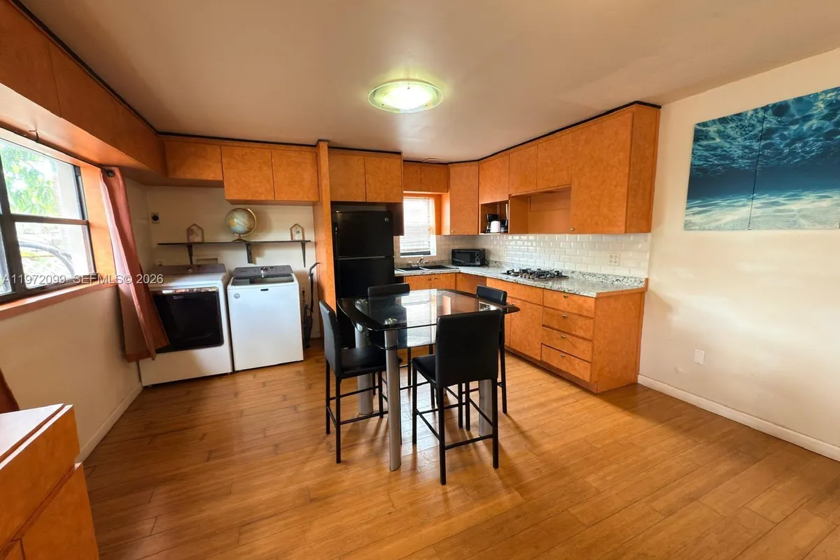 11460 NW 37th St, Sunrise FL 33323