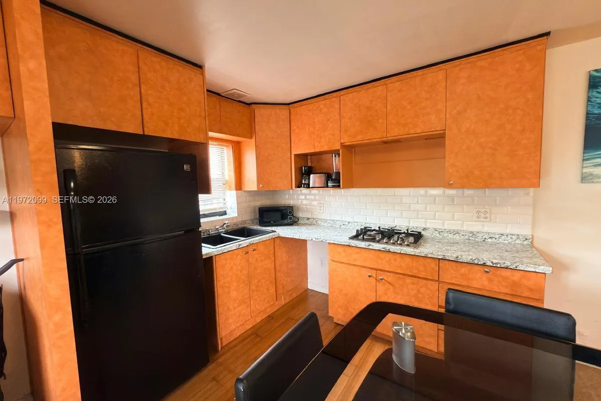 11460 NW 37th St, Sunrise FL 33323