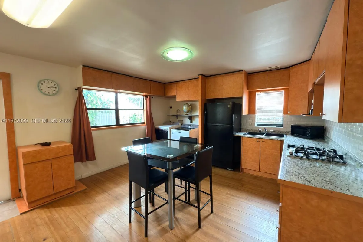 11460 NW 37th St, Sunrise FL 33323