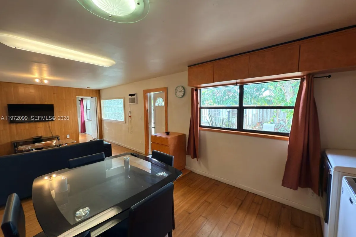 11460 NW 37th St, Sunrise FL 33323