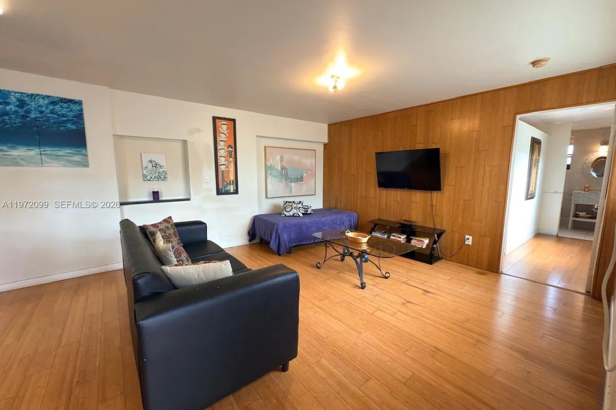 11460 NW 37th St, Sunrise FL 33323