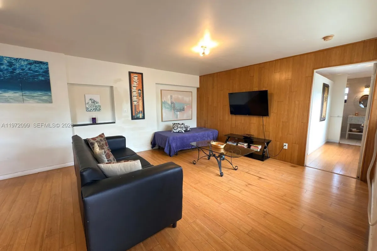 11460 NW 37th St, Sunrise FL 33323