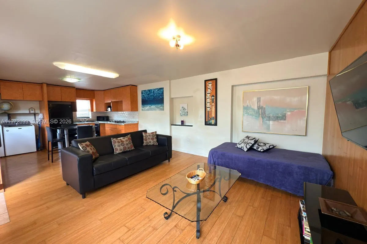 11460 NW 37th St, Sunrise FL 33323