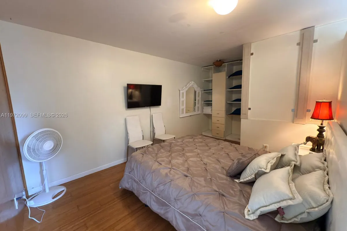 11460 NW 37th St, Sunrise FL 33323