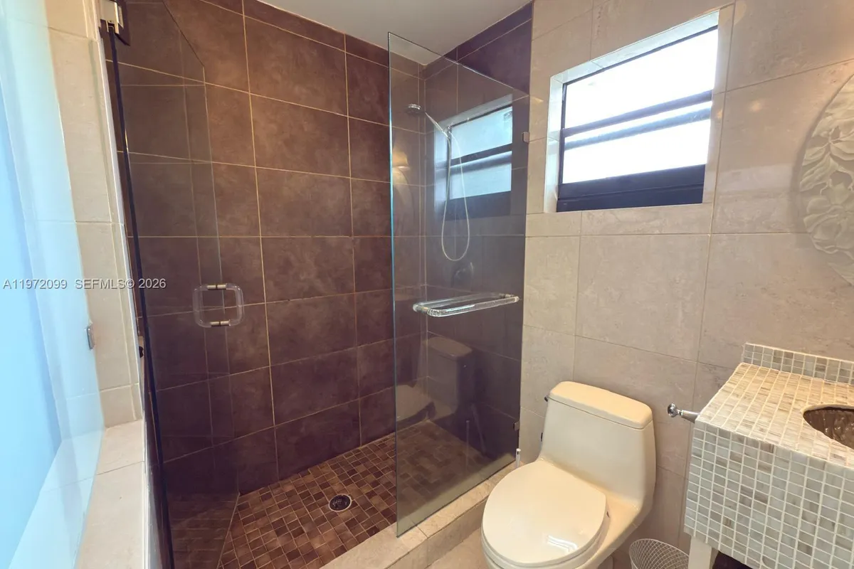 11460 NW 37th St, Sunrise FL 33323