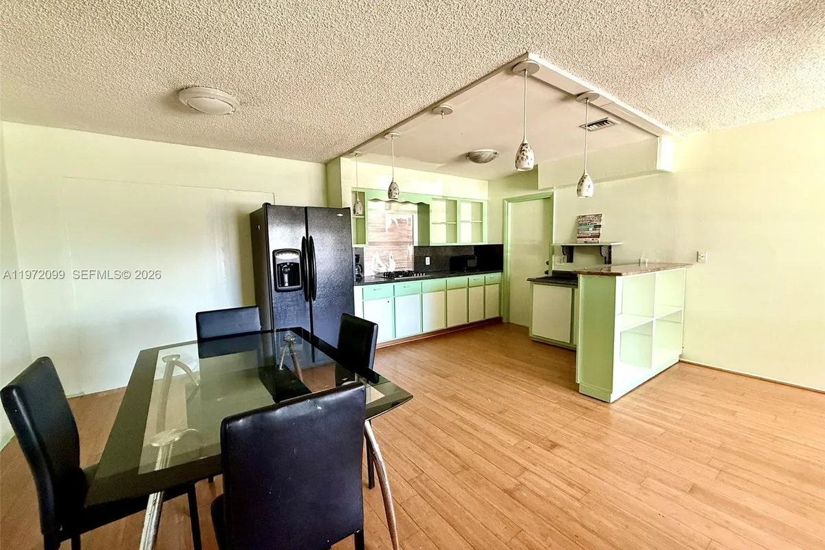 11460 NW 37th St, Sunrise FL 33323