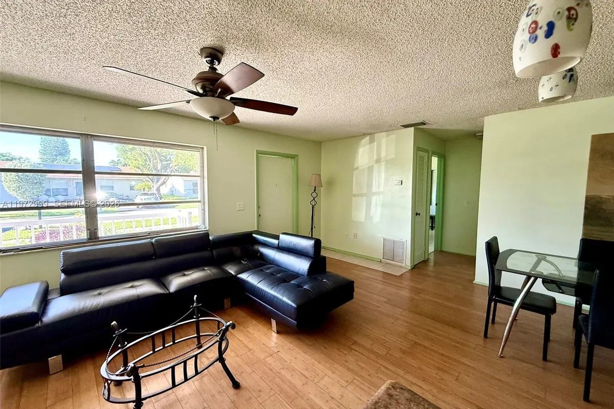 11460 NW 37th St, Sunrise FL 33323