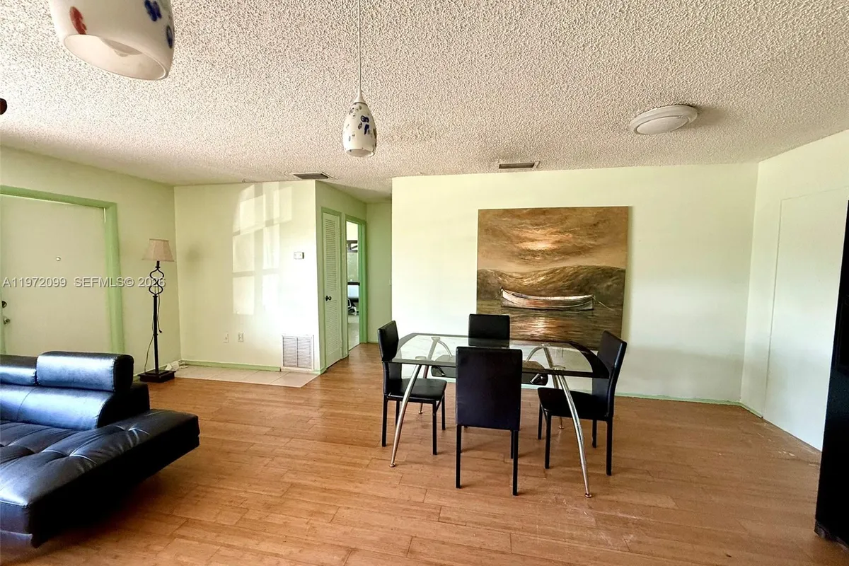 11460 NW 37th St, Sunrise FL 33323